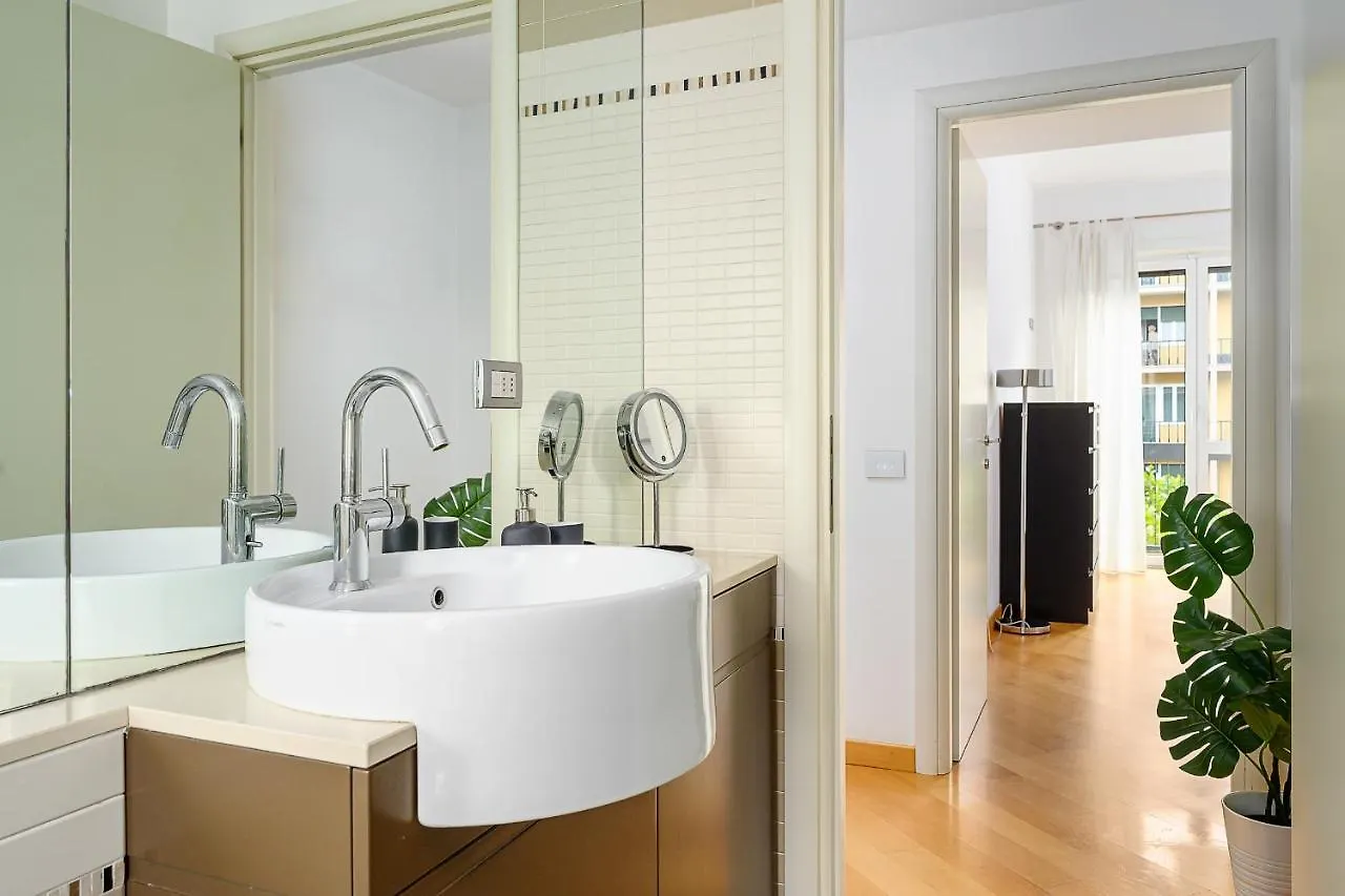Stylish condo with jacuzzi garibaldi sempione 85m2 Milano Appartamento