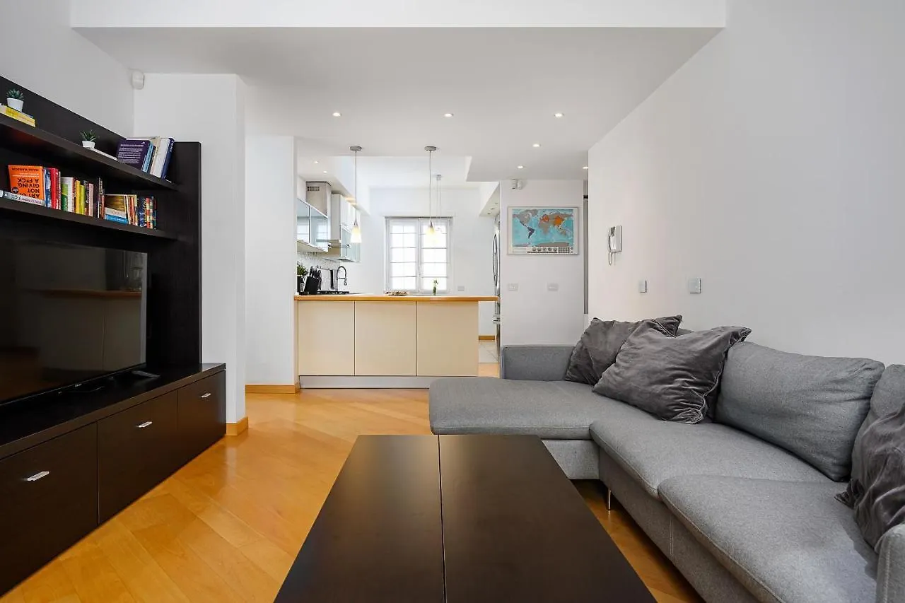 Stylish condo with jacuzzi garibaldi sempione 85m2 Milano Italia