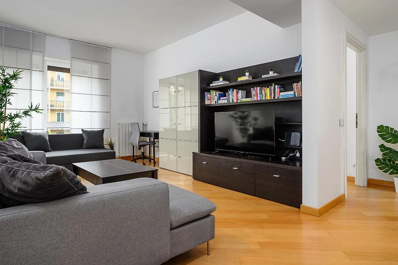 Stylish condo with jacuzzi garibaldi sempione 85m2 Milano 0*,  Italia