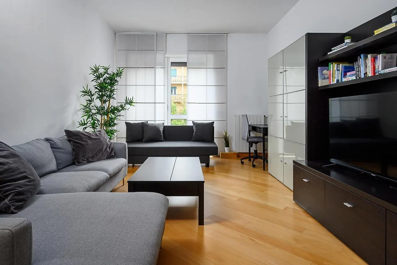 Stylish condo with jacuzzi garibaldi sempione 85m2 Milano Appartamento