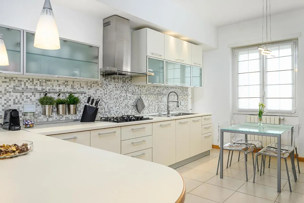 Stylish Condo Garibaldi Sempione 85M2 - Self Check-In Milan Apartment